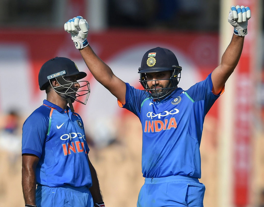 ১৮৬ ম্যাচে ২১তম সেঞ্চুরিটি করলেন রোহিত। চতুর্থ দ্রুততম হিসাবে এই রেকর্ড গড়লেন রোহিত। তাঁর আগে কেবল রয়েছেন হাসিম আমলা, বিরাট কোহালি এবং এবি ডিভিলিয়ার্স।