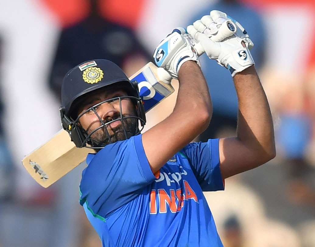 ওয়ান ডে-তে ছক্কা হাঁকানোর দিক থেকে সচিন তেন্ডুলকরকে (১৯৫) পিছনে ফেলে দিলেন রোহিত। এই মুহূর্তে রোহিতের ছয়ের সংখ্যা ১৯৮। তাঁর আগে রয়েছেন কেবল ধোনি (২১৮)।