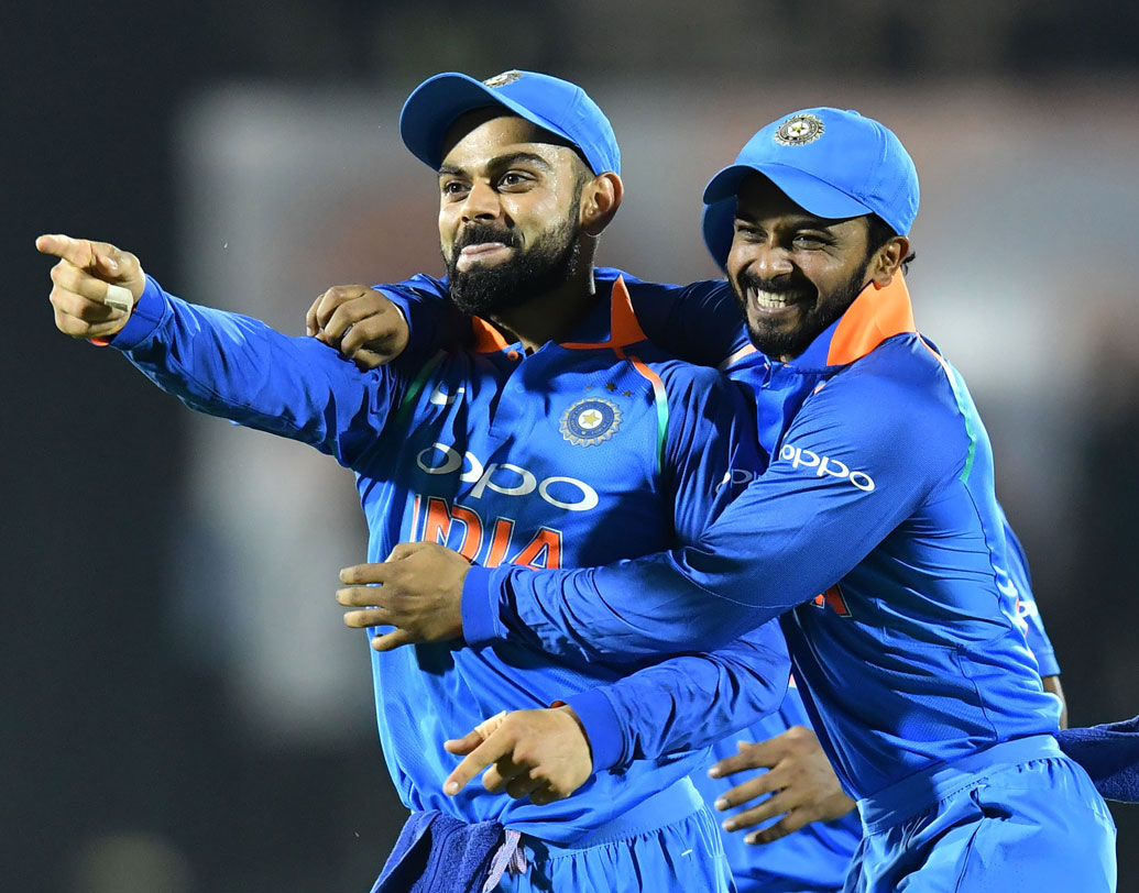 পর পর দুটি রান আউট: কুলদীপ যাদব এবং বিরাট কোহালির অনবদ্য দুটি রান আউট ম্যাচ থেকে ওয়েস্ট ইন্ডিজকে ম্যাচ থেকে পুরোপুরি বার করে দেয়।