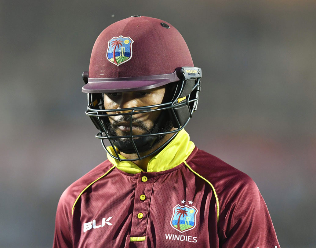 হোপের ব্যর্থতা: কোহালিদের বেগ দিচ্ছিলেন যিনি, সেই হোপের শূন্যতে রান আউট ওয়েস্ট ইন্ডিজের কাছে বড় ধাক্কা। ফর্মে থাকা হোপ আউট হয়ে যাওয়ায় লড়াইয়ে ফিরে আসা আর সম্ভব ছিল না ক্যারিবিয়ানদের।