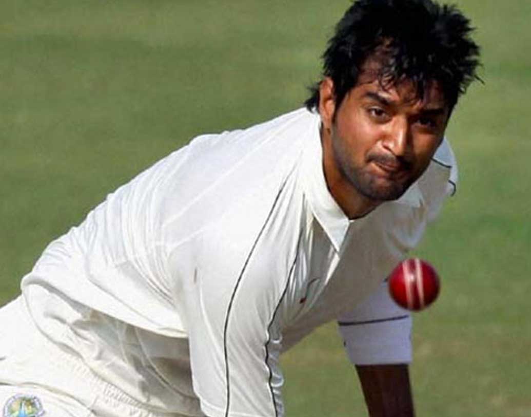 পঙ্কজ সিংহ: রাজস্থানের এই লম্বা-ছিপছিপে বোলারটির ঘরোয়া ক্রিকেটে চমকে দেওয়া সাফল্য রয়েছে। কিন্তু, সুযোগ পেয়েছিলেন মাত্র একটি একদিনের ম্যাচে। সেই ম্যাচে একটিও উইকেট পাননি। সালটা ছিল ২০১৪। রাজস্থানের হয়ে ঘরোয়া ক্রিকেটে এখনও বেশ ভাল খেলছেন এই পেসার। তবে বুমরা-ভুবিদের যুগে জাতীয় দলে সুযোগ পাওয়ার সম্ভাবনা বেশ কম।