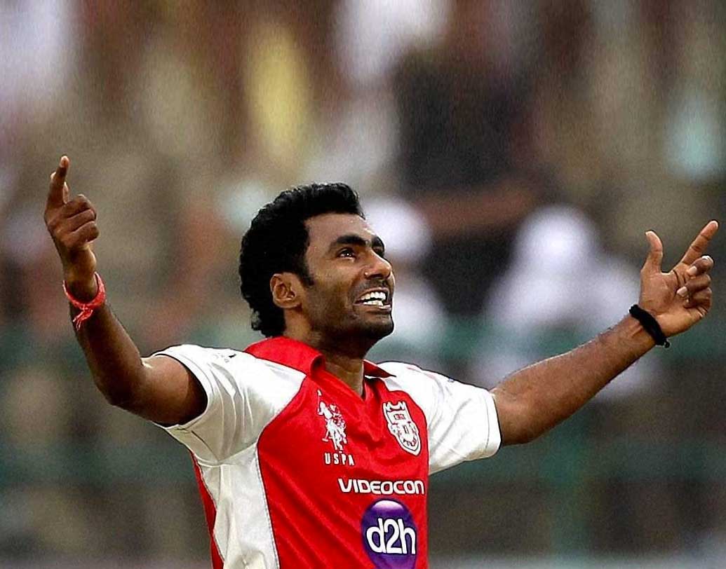 পরবিন্দর আওয়ানা: ২০১২ আইপিএল এবং ঘরোয়া ক্রিকেটে চমকপ্রদ সাফল্য এই পেসারটির জন্য জাতীয় দলের দরজা খুলে দিয়েছিল। কিন্তু, ২০১২-তে ইংল্যান্ডের বিরুদ্ধে টি২০ সিরিজে ডাক পেলেও প্রচুর রান দিয়ে হতাশ করেন নির্বাচকদের। এই মুহূর্তে ঘরোয়া ক্রিকেটেও আর তেমন ভাবে দেখা যায় না এই পেসারকে।