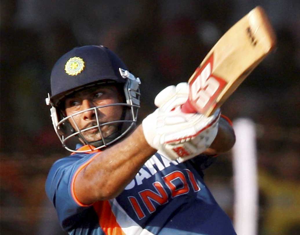 প্রবীণ কুমার: বলের উপর সুন্দর নিয়ন্ত্রণ রাখতে পারতেন। সুইংয়ে দক্ষতা জাতীয় দলের দরজা খুলে দিয়েছিল। কিন্তু, অফ ফর্ম সঙ্গে চোট আঘাত, বাদ পড়ে গেলেন দল থেকে। এখন রাজ্য দলে সুযোগ পেতেই সমস্যায়।