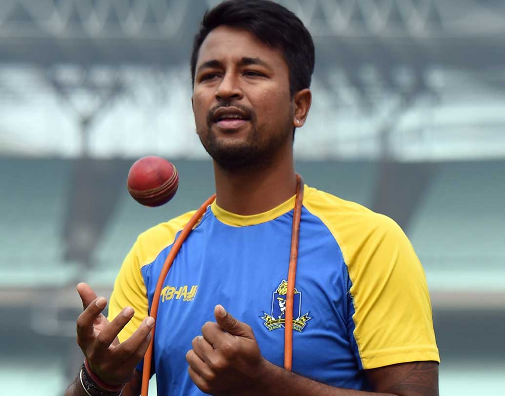 প্রজ্ঞান ওঝা: ওয়েস্ট ইন্ডিজের বিরুদ্ধে সচিনের ফেয়ারওয়েল ম্যাচে দশ উইকেট নিয়ে ম্যান অব দ্য ম্যাচ হয়েছিলেন। কিন্তু, এর পর রবীন্দ্র জাদেজার উত্থান যত দ্রুত হয়েছে, ততই পিছিয়ে গিয়েছেন এই বাঁ হাতি স্পিনার।