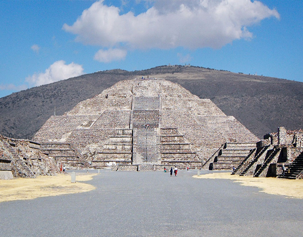 ১৯৯৯ সালে এই পিরামিডটিতে খননের সময় পাওয়া গিয়েছিল বেশ কিছু পশুপাখি ও নর কঙ্কাল। ১০০ থেকে ২০০ শতকের মধ্যে তাঁদের সমাহিত করা হয়েছিল বলে অনুমান ইতিহাসবিদদের।