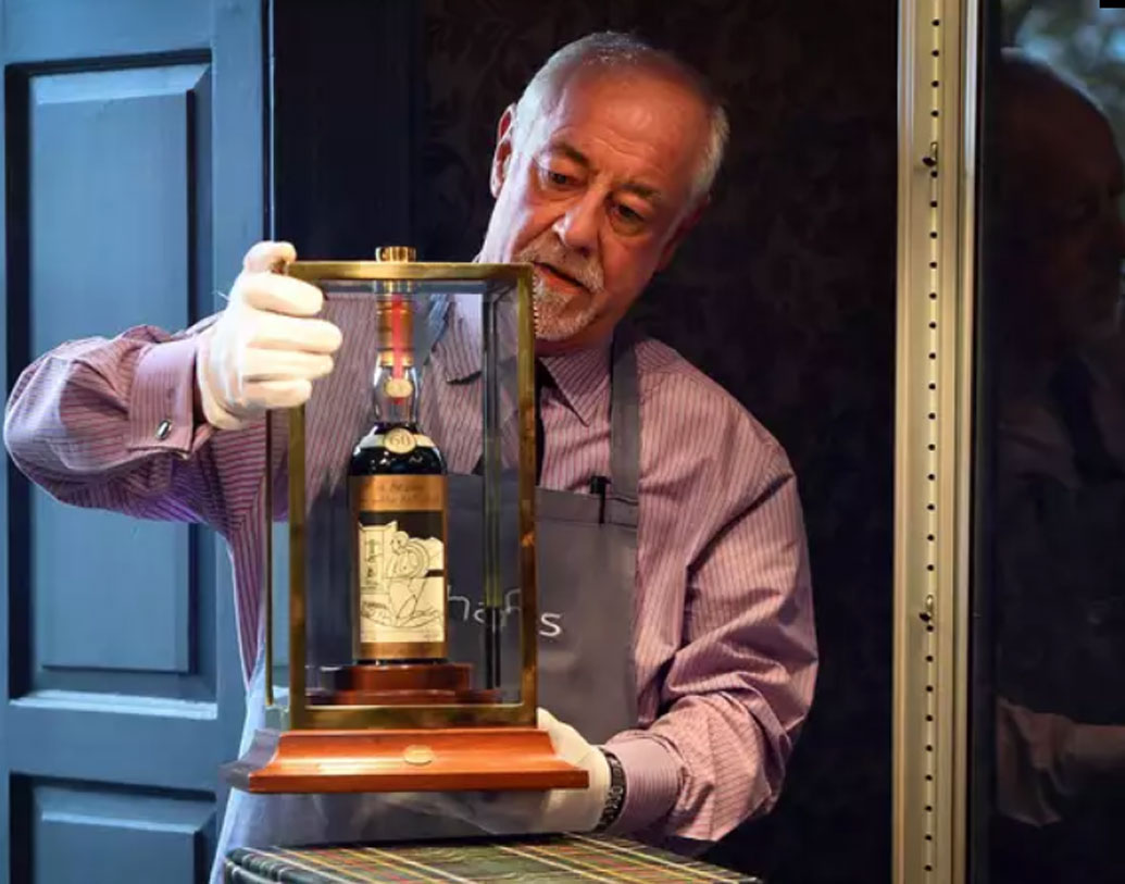 বোনহামস সংস্থার কাছে এখনও এই হুইস্কির তিনটি বোতল রয়েছে।