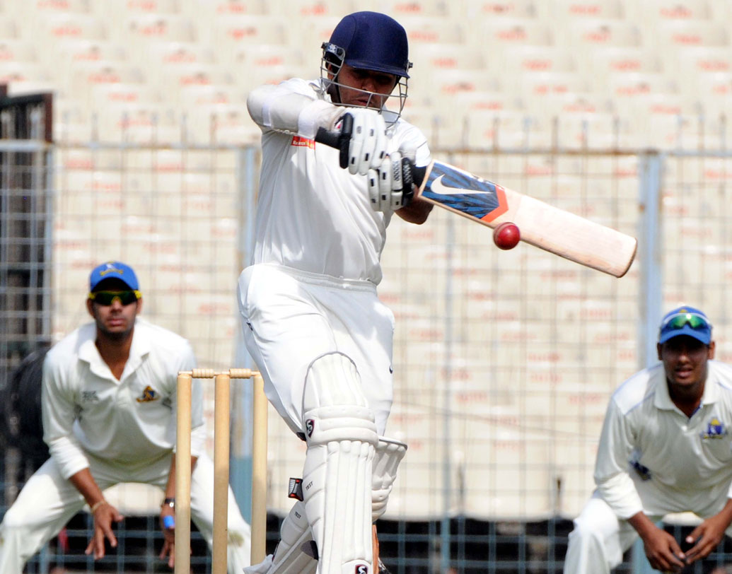 পার্থিব পটেল: মাত্র ১৭ বছর ১৫২ দিনে ইংল্যান্ডের বিরুদ্ধে নটিংহ্যামে প্রথম টেস্ট। ২০০২ সালের ৮ অগস্ট ইংল্যান্ডের বিরুদ্ধে প্রথম ইনিংসে শূন্য এবং দ্বিতীয় ইনিংসে ১৯ রানে অপরাজিত ছিলেন। খেলেছেন ২৫টি টেস্ট।