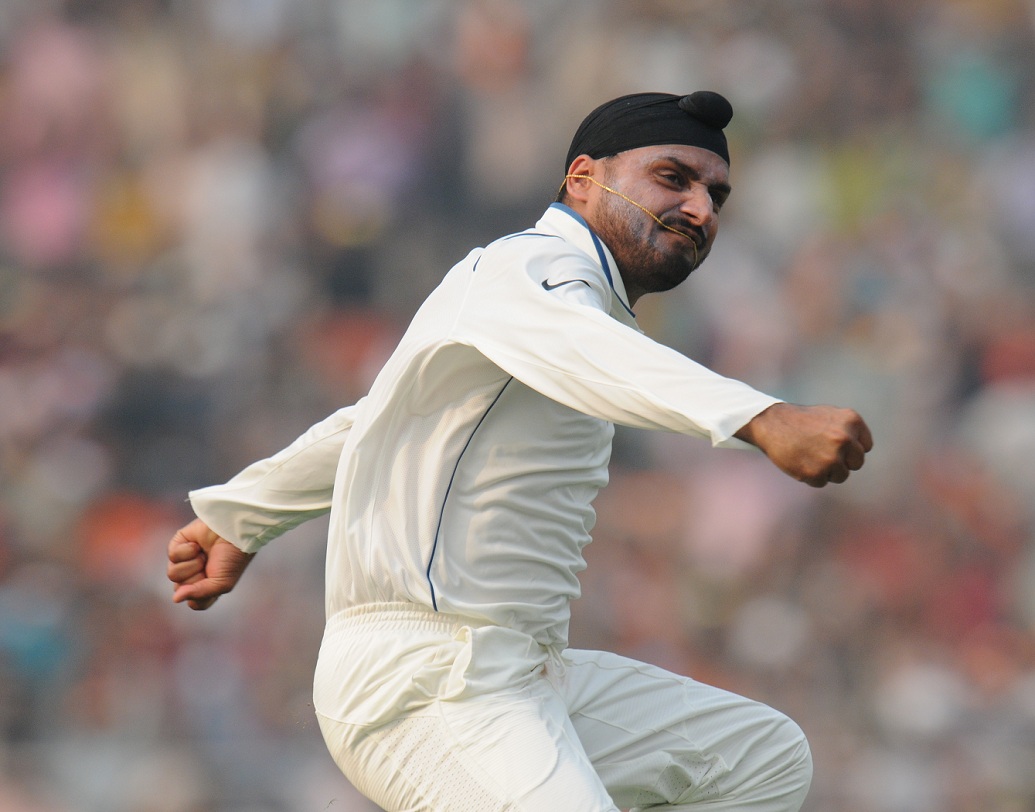 হরভজন সিংহ: মাত্র ১৭ বছর ২৬৫ দিনে অস্ট্রেলিয়ার বিরুদ্ধে বেঙ্গালুরুতে টেস্ট অভিষেক। ১৯৯৮ সালের ২৫ মার্চের সেই অভিষেক ম্যাচে প্রথম ইনিংসে ১১২ রানে দুই উইকেট পেলেও দ্বিতীয় ইনিংসে ২৪ রান দিলেও কোনও উইকেট পাননি। খেলেছেন ১০৩টি টেস্ট।