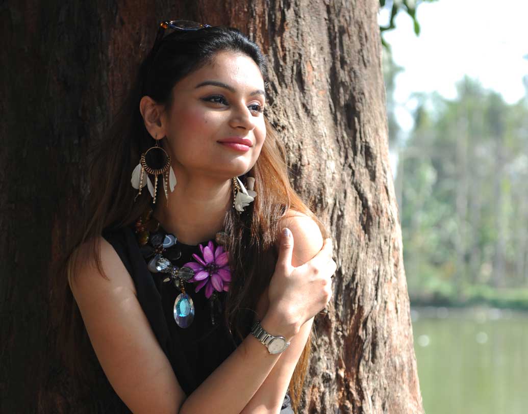 ডিম্পি গাঙ্গুলি: রাহুল মহাজনের পর দ্বিতীয় বার ডিম্পি বিয়ে করেন রাহুল রয়কে। ২০১৫ সালের নভেম্বরে বিয়ে হয় রাহুল রয়ের সঙ্গে। ২০১৬ সালের জুলাইয়ে ডিম্পল এক কন্যা সন্তানের জন্ম দেন।