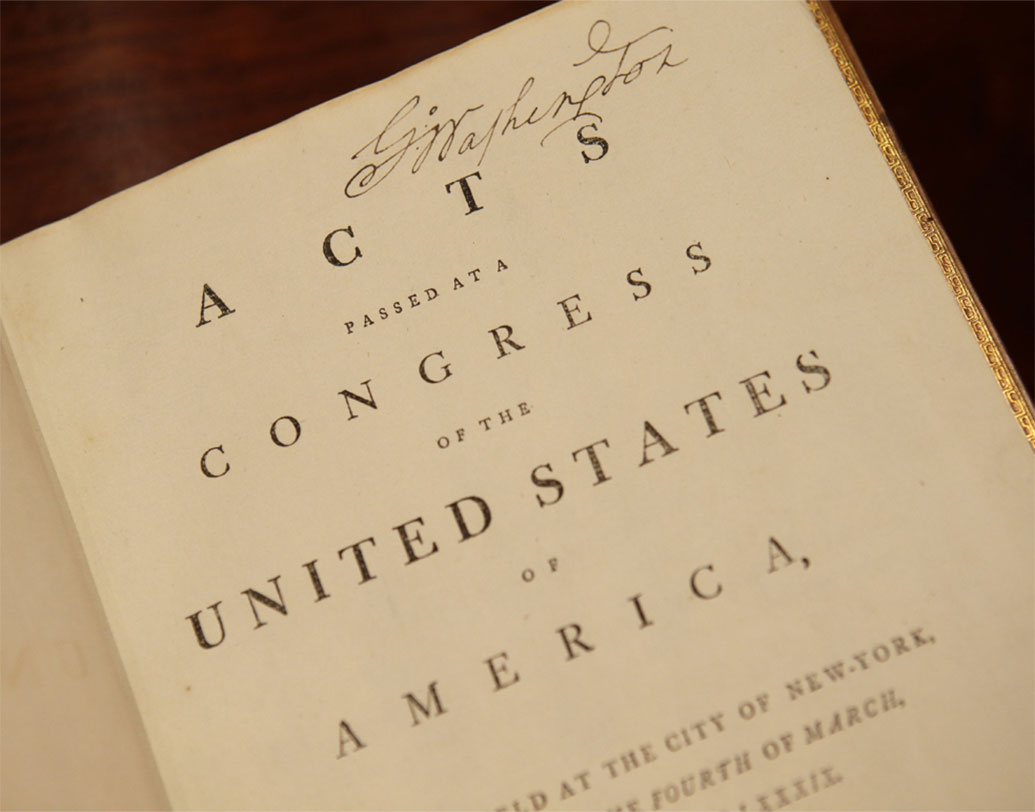 আমেরিকার প্রথম কংগ্রেসে জর্জ ওয়াশিংটনের স্বাক্ষর করা সংবিধানের কপি, যেখানে নাগরিকের অধিকারের কথা লেখা রয়েছে। সেটির স্বাক্ষরের মূল্য প্রায় ৭৩ কোটি টাকা ধার্য হয়েছিল। ওয়াশিংটনের হোয়াইট হাউসে প্রেসিডেন্সিয়াল লাইব্রেরিতে এই বইটি রাখা রয়েছে।
