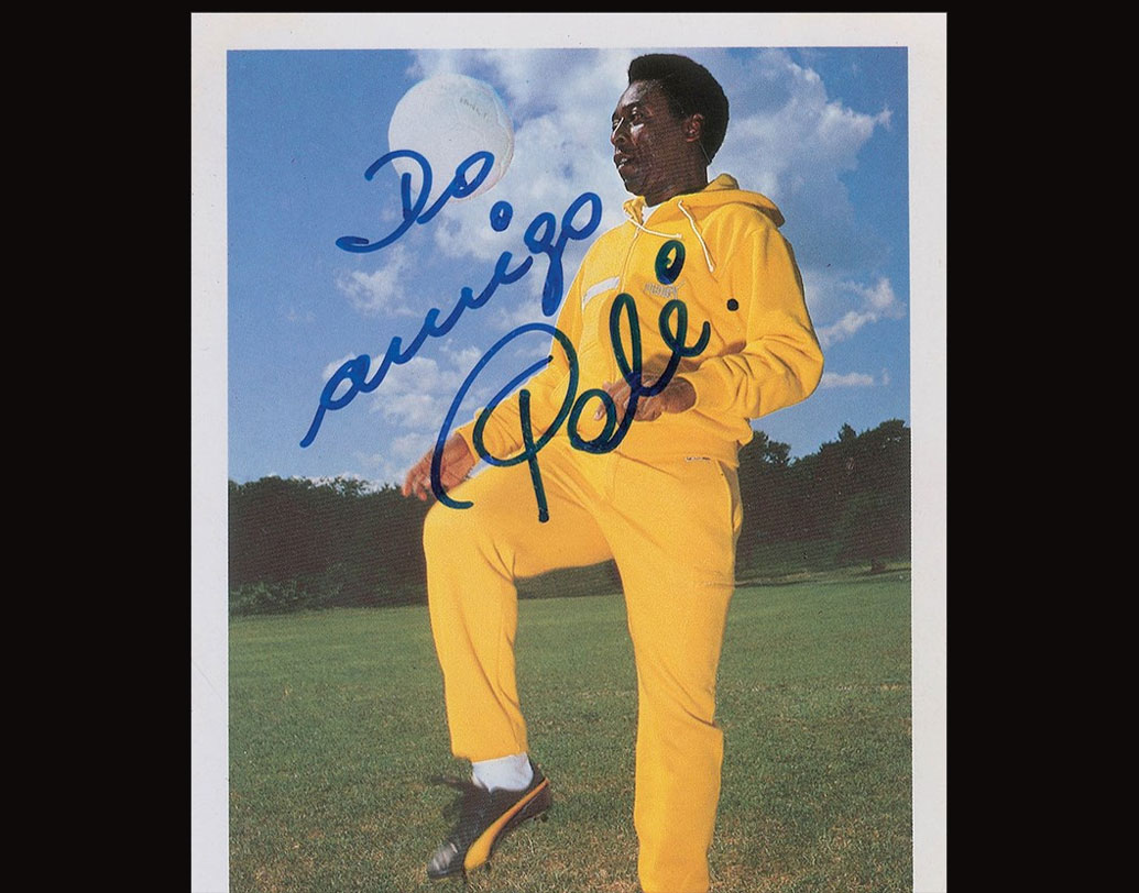 ব্রাজিলের কিংবদন্তি ফুটবলার পেলের স্বাক্ষরের মূল্য প্রায় ৮৩ হাজার টাকা ধার্য হয়েছিল নিলামে।