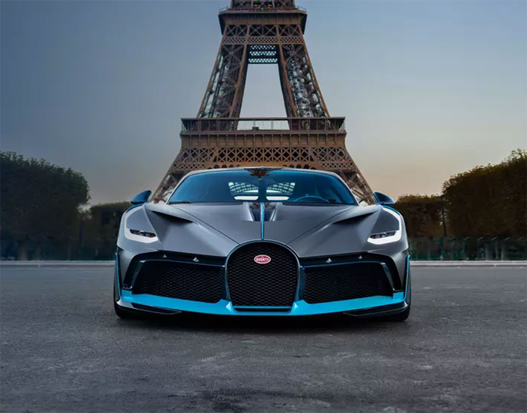 জ ড্রপিং’ বুগাত্তি গাড়িটিতে রয়েছে দেড় হাজার হর্স পাওয়ারের ইঞ্জিন।