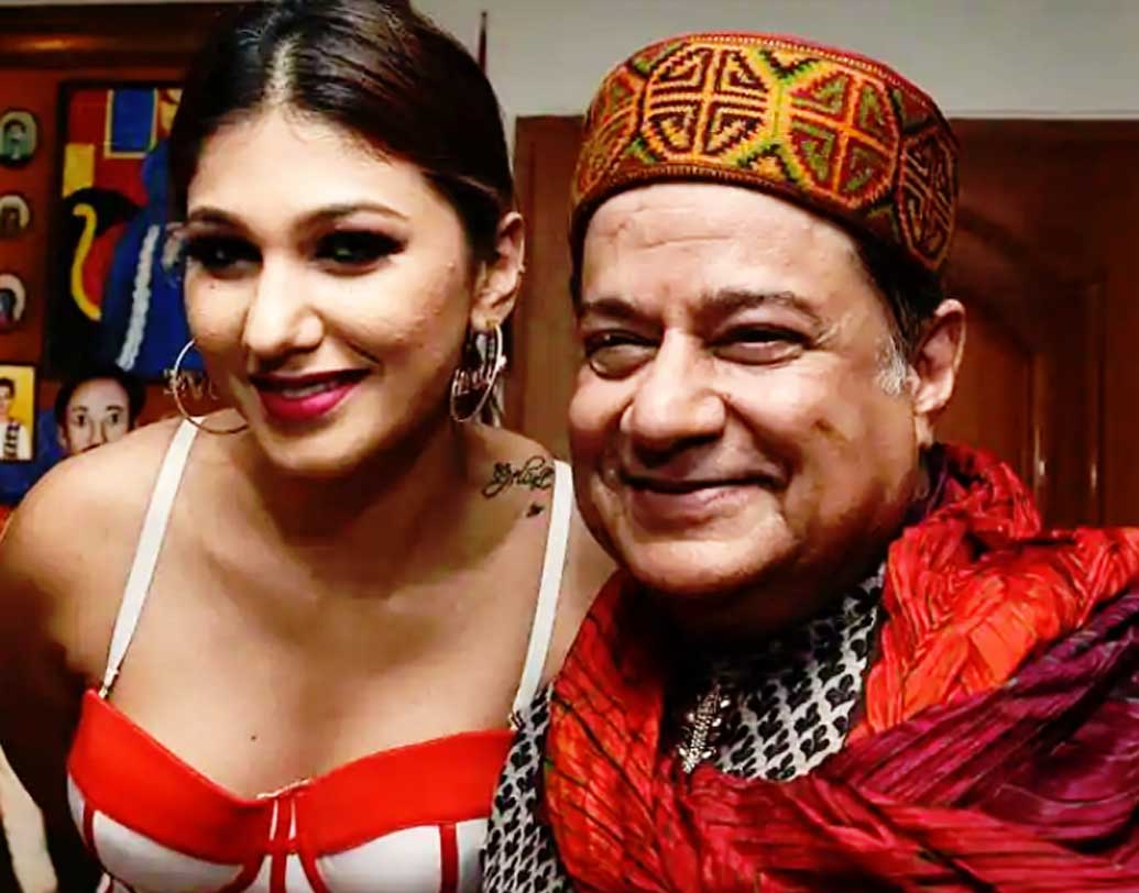 অনুপ জালোটা এবং জসলিন মথরুর প্রেম কাহিনির খবর বোধ হয় বিগ হাউসেই মানুষ জানতে পেরেছেন। তবে দুঃখের খবর, এই বাড়িতেই দু’জনের ব্রেক-আপটিও হয়ে গেল।