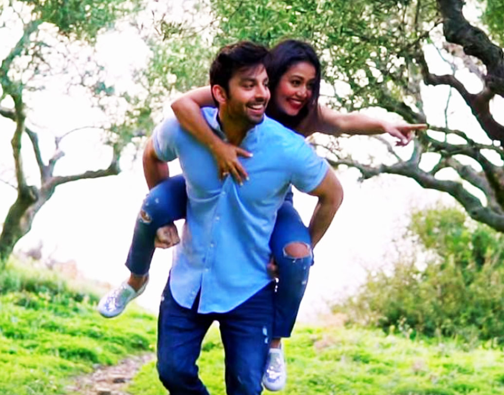 তবে বিয়ে নিয়ে আপাতত কোনও চিন্তাভাবনা নেই নেহার। ‘হমসফর’ বলে একটি মিউজিক ভিডিয়োতেও একসঙ্গে দেখা গিয়েছিল হিমাংশ কোহালি আর নেহা কক্করকে। একবার তো নেহাকে ছবিতে অভিনয় করতে হবে বলে তীব্র বায়না জুড়ে দিয়েছিলেন হিমাংশ।