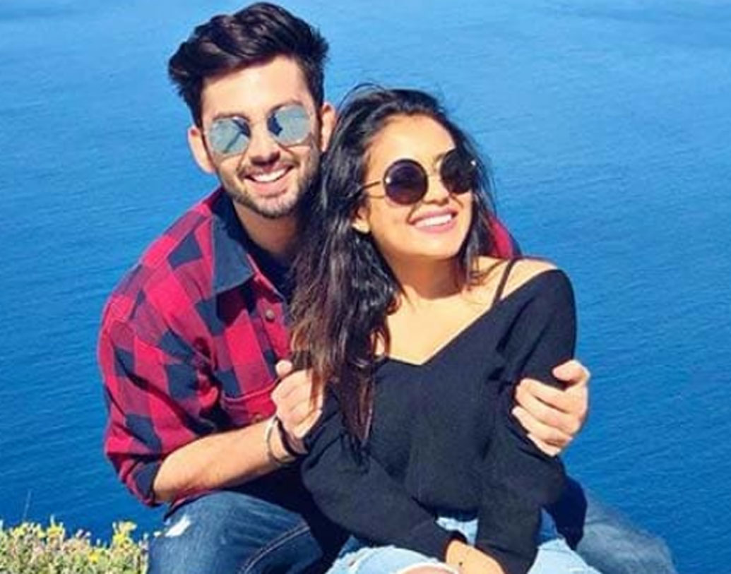 প্রিয় বন্ধুদের মতো খিটিমিটি লেগেই থাকে দু’জনের। এমনকি তা কখনও মজার ছলেই মারপিট অবধিও গড়ায়। হিমাংশ এক বার সারপ্রাইজ বার্থ ডে প্ল্যানও করেছিলেন নেহার জন্য। একবার তো দু’জনের ঝামেলা টুইটার অবধি গড়িয়ে যায়। এমনকি টুইটারে হিমাংশের কাছে ক্ষমাও চেয়েছিলেন নেহা।