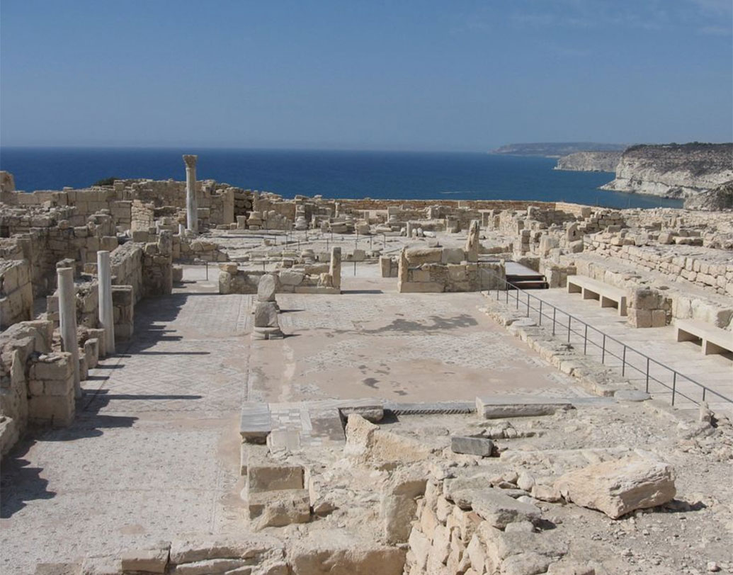 এই আবিষ্কার নতুন করে ভাবিয়েছে প্রত্নতাত্ত্বিকদের। তাঁদের ধারণা, সেই সময় যে মাদকের ব্যবসা চলত, এটা তারই ইঙ্গিত দিচ্ছে। ভিতরের তরলটিই শুধু যে আফিম-জাত তাই নয়, পাত্রের মুখটিও আফিম ফুল (পপি ফ্লাওয়ার)-এর মতো।