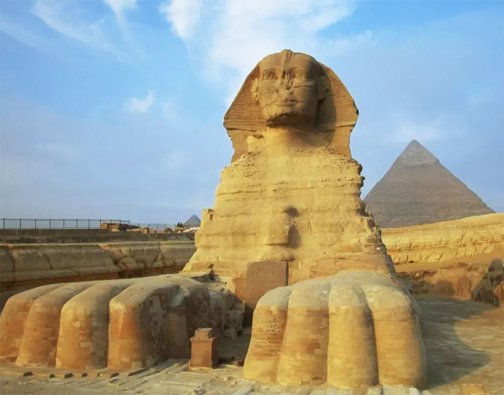 মিশর: ১৩০০ খ্রিস্টপূর্বাব্দের প্যাপিরাসের তৈরি মানচিত্রেও রয়েছে সোনার গয়না মজুত থাকার কথা। মিশরের নাগরিকদের কাছে সব মিলিয়ে ২৭.৫ মেট্রিক টন সোনা রয়েছে।