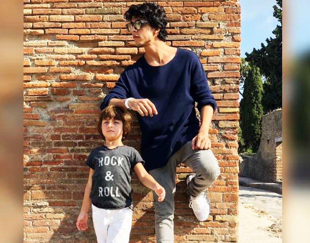 বিরাট বয়সের ফারাক শাহরুখ খানের ছোট ছেলে এবং বড় ছেলের মধ্যে। আব্রাম খানের থেকে আরিয়ান খান প্রায় ২০ বছরের বড়।