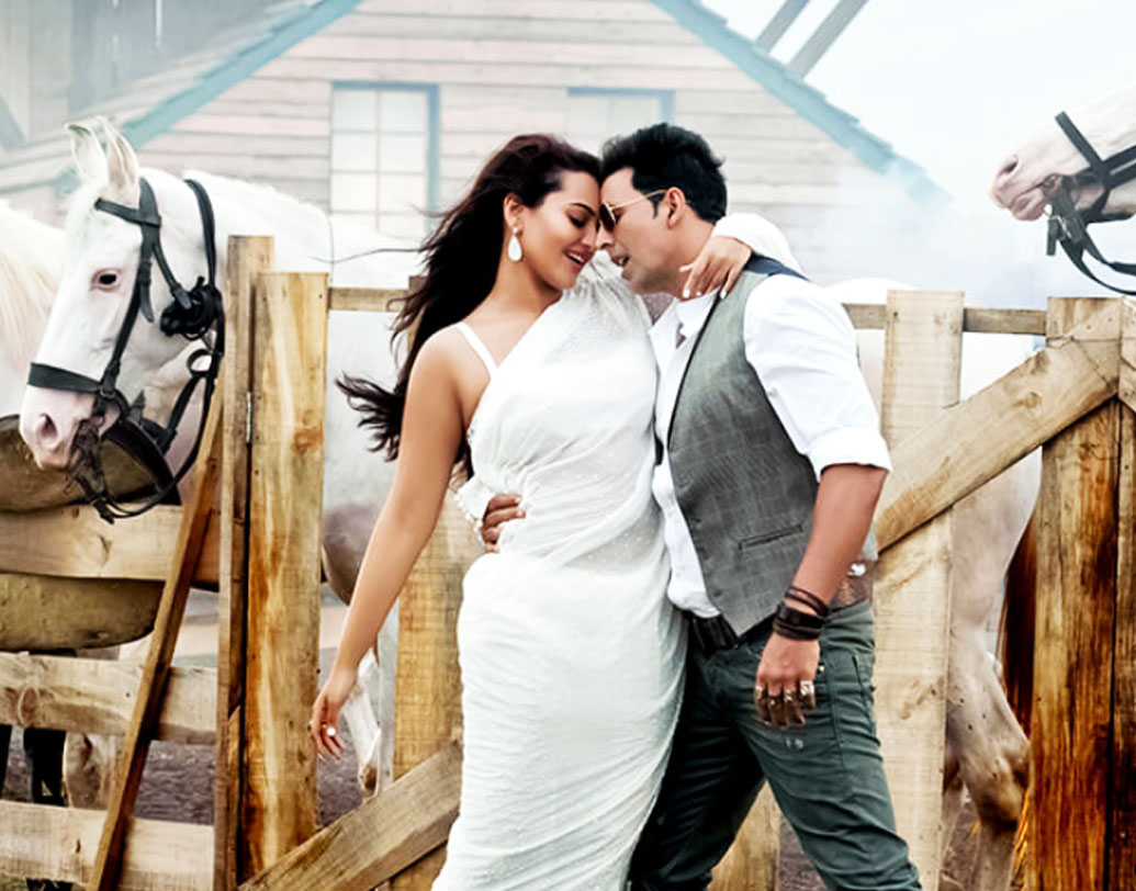 সোনাক্ষী সিংহ- অক্ষয় কুমারের কথা এক্কেবারে ফেলতে পারেন না সোনাক্ষী সিংহ। তা-ই ‘বস’ ছবিটিতে একটি গানের সিনে দেখা গিয়েছিল সোনাক্ষীকে। আর সেই গানের দৃশ্যটি পুরোপুরি ফ্রি-তেই করে দিয়েছিলেন সোনাক্ষী।