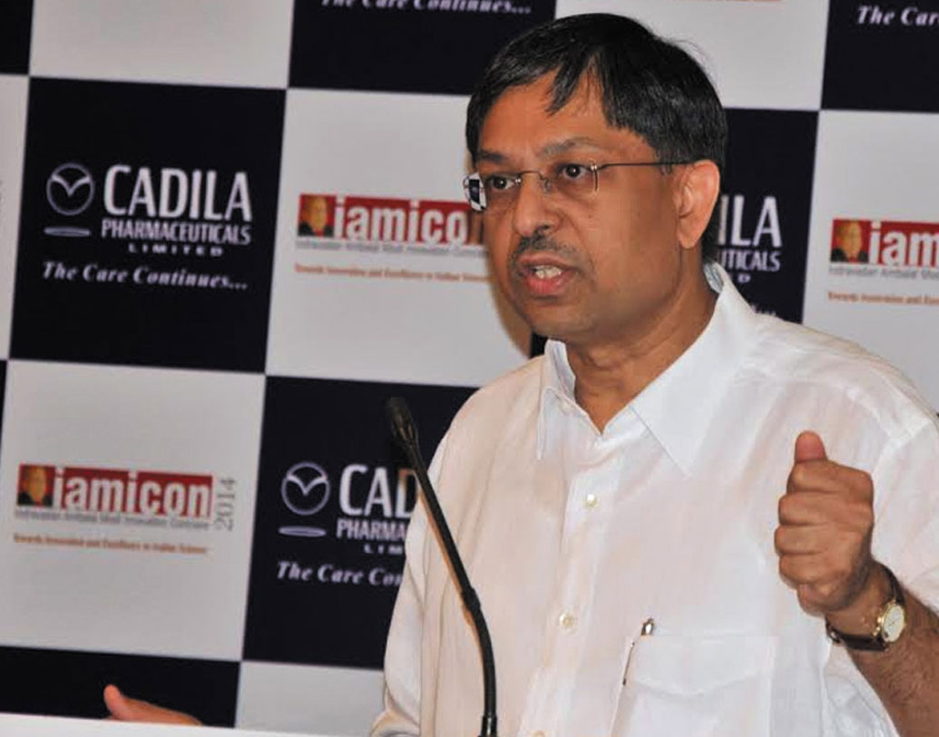 দিন কয়েক আগে একটি রাষ্ট্রায়ত্ত ব্যাঙ্কে মণিকার নামে ওই টাকা জমা করেন রাজীব।