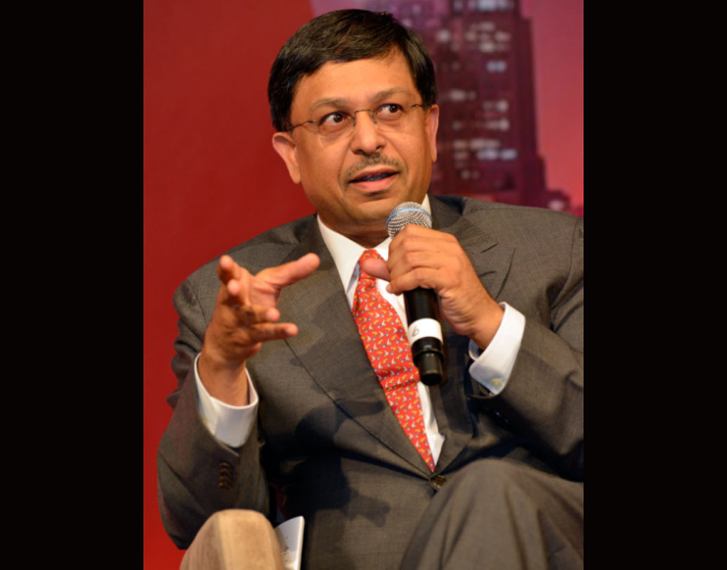 এর পরেই স্বামীর নামে অপরাধ সংক্রান্ত যে অভিযোগ এনেছিলেন মণিকা, তা তুলে নেন তিনি।