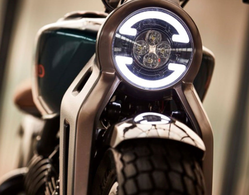 ১৯৩৮-এর কেএক্স-এ ব্যবহার করা হয়েছিল ১১৪০ সিসি-র ভি-টুইন ইঞ্জিন। কিন্তু ২০১৮-র ভার্সনে এতটা শক্তিশালী ইঞ্জিন ব্যবহার করা হয়নি।