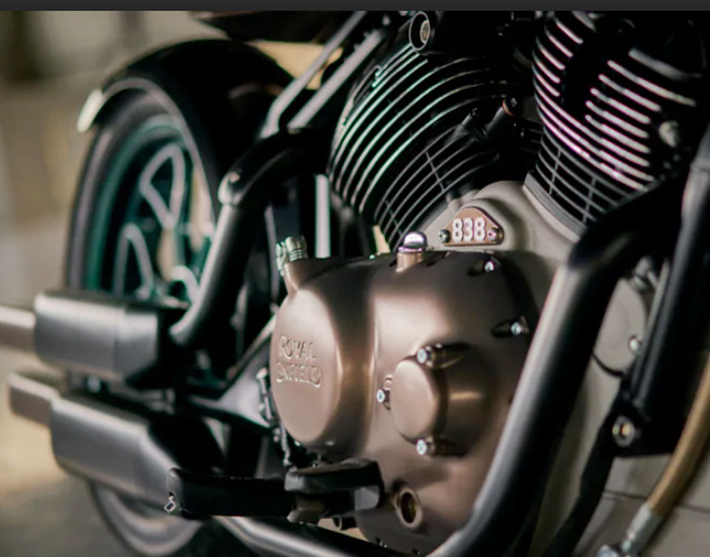 ২০১৮-র এই ভার্সনে ৮৩৮সিসি-র ভি-টুইন লিকুইড কুলড ইঞ্জিনব্যবহার করা হবে বলে জানিয়েছে সংস্থাটি। তবে এর টর্ক পাওয়ার কত হবে তা নিয়ে কিছু জানায়নি এনফিল্ড।