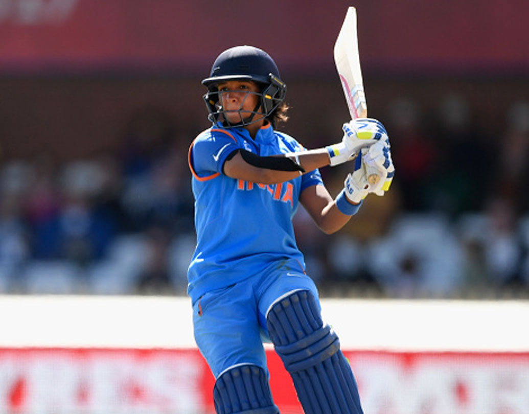 এ দিন ব্যাটিংয়ে ঝড় তোলেন হরমনপ্রীত। তাঁর স্ট্রাইক রেট ছিল ২০১.৯৬। বিশ্বকাপে এক ইনিংসে ৫০ বা তার বেশি রান করার নিরিখে এটা তৃতীয় সেরা। ২৪৮.৮৮ এবং ২১২ স্ট্রাইক রেট নিয়ে প্রথম দুই স্থানে রয়েছেন ডোট্টিন।