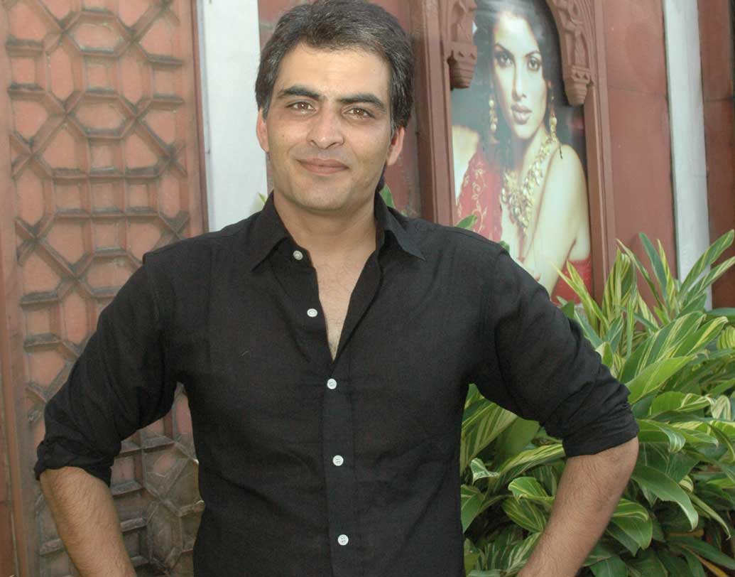 মিউজিক টিচার: সবচেয়ে অপছন্দের ছাত্রটিই একদিন বলিউডের নামজাদা গায়ক হয়ে যায়। তাতে মানসিক যন্ত্রণায় ভুগতে শুরু করেন তাঁর গুরু। 'তুমহারি সুলু' খ্যাত মানব কউল মুখ্য চরিত্রে রয়েছেন। পরিচালনা করছেন বঙ্গতনয় সার্থক দাশগুপ্ত।