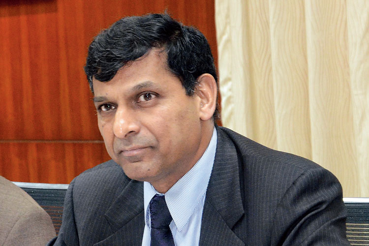  সম্প্রতি রাজনও বলেন, ভারতের সবচেয়ে বড় শক্তি তার ১৪০ কোটি জনসংখ্যা। কিন্তু তাঁদের অর্থনীতির জন্য ঠিক মতো কাজে লাগাতে হলে সব ক্ষেত্রে চাকরি তৈরি করা জরুরি।