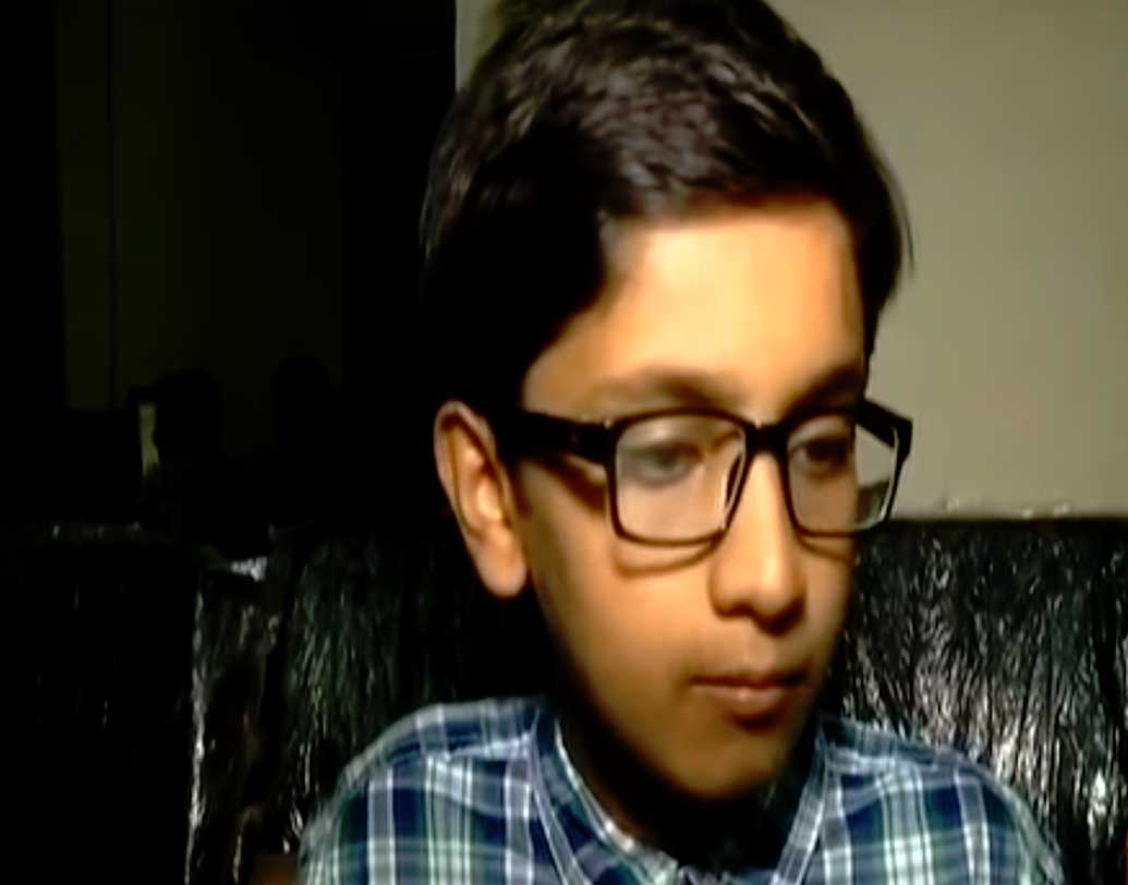 হাসান জানায়, ‘‘আমার পছন্দ ডিজাইনিং। আমি নিজেও শিখি, অন্যদেরও শেখাই।’’ প্রায় ৩০ জন সিভিল ও মেকানিক্যাল ইঞ্জিনিয়ারিংয়ের ছাত্রকে সে ডিজাইনিং ও ড্রাফটিং পড়ায়।