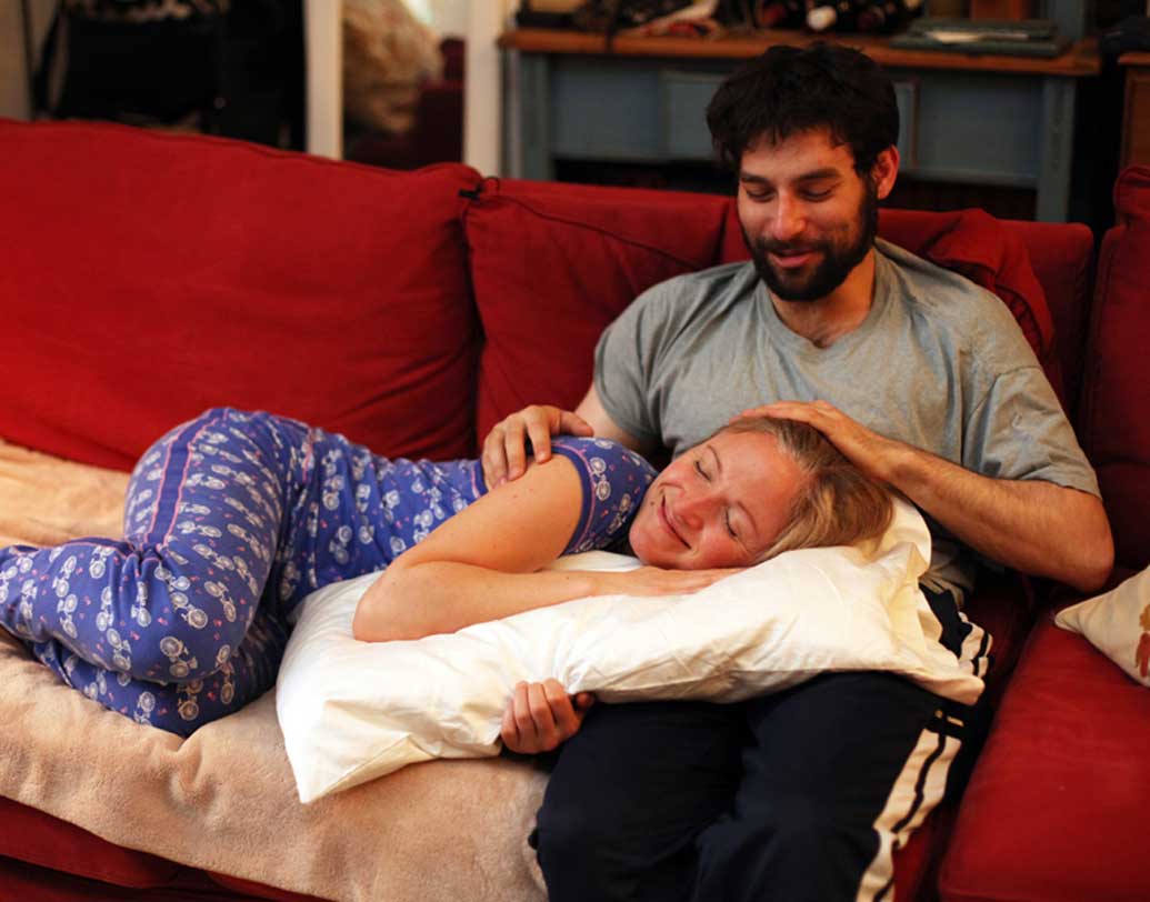 বছর দু’য়েক আগে এই পরিষেবা প্রথম চালু হয় নিউ ইয়র্কে। তখন দর ছিল ঘণ্টা প্রতি ৫৮০০ টাকা। অস্ট্রেলিয়াতে এর খরচও মোটামুটি একই। এই পরিষেবা নেওয়া গ্রাহক বছর একচল্লিশের মহিলা সাসকিয়া ফ্রেডেরিকস বলেন, মাসে মাত্র কয়েক দিন তাঁর স্বামী সঙ্গে থাকেন। একাকিত্ব বোধ করেন। তাই স্বামীর সঙ্গে পরামর্শ করেই এমনটা সিদ্ধান্ত নিয়েছেন তিনি।