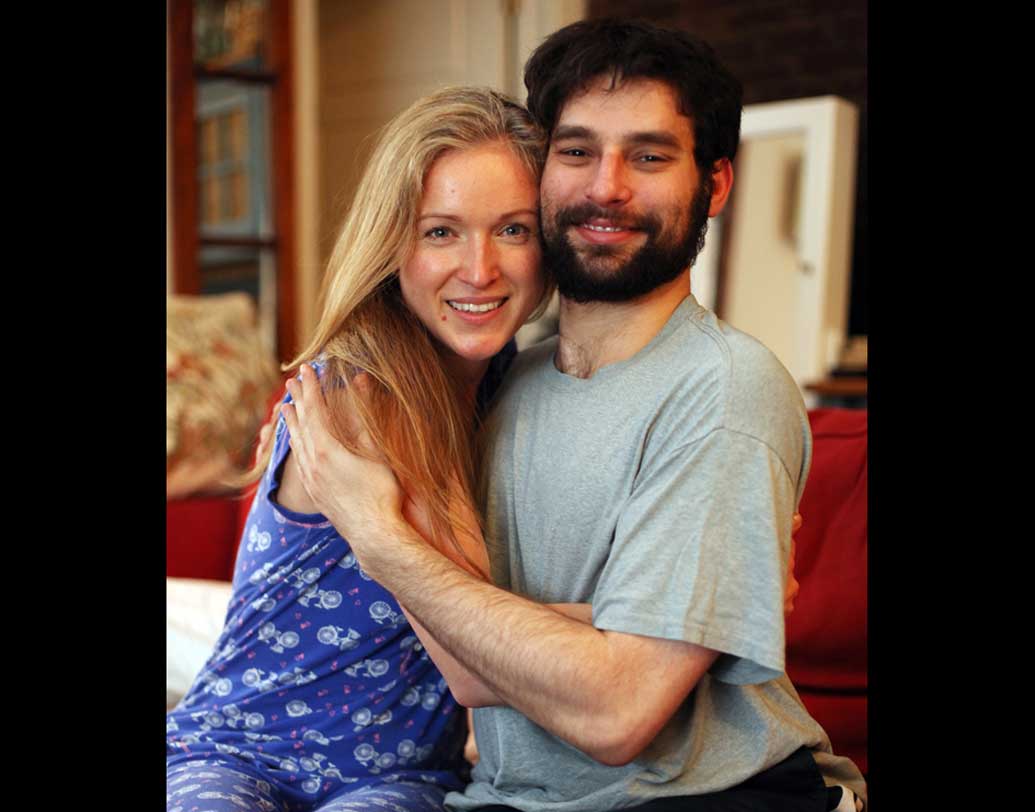 নিউ ইয়র্কে তিনি, আর স্বামী কানেকটিকাটে দ্য ন্যাশনাল গার্ডের এক জন পুলিশ অফিসার। তাই মাসে দু’বার কাডলার সার্ভিসের সাহায্য নিচ্ছেন সাসকিয়া।