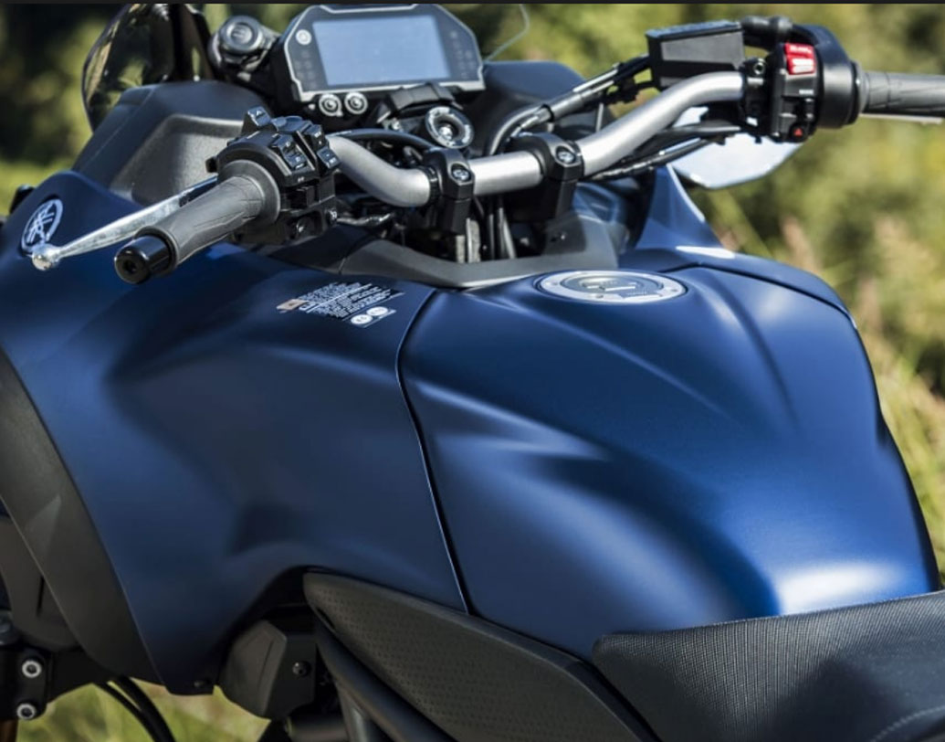 বাইকটির আরও আকর্ষণীয় বিষয় হল, এতে মোবাইল বা কোনও ইলেকট্রনিক্স গ্যাজেট চার্জ দেওয়ার ব্যবস্থা আছে।