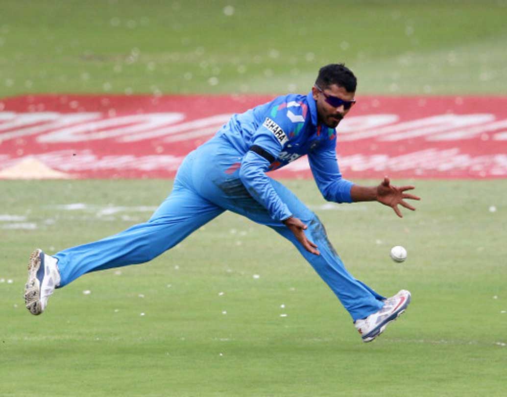 রবীন্দ্র জাডেজা: তিন ফরম্যাটের ক্রিকেট খেললেও সীমিত ওভারের ম্যাচে স্বচ্ছন্দ বেশি। এখনও পর্যন্ত ১৪৪টি একদিনের ম্যাচ খেলেছেন। ভারতীয় এই অলরাউন্ডার মোট রান করেছেন ১৯৮২। গড় তিরিশের উপর। উইকেট পেয়েছেন ১৬৯।