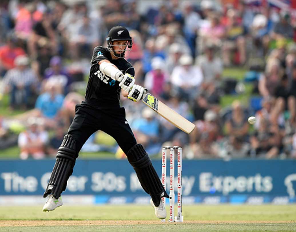 মিশেল স্যান্টনার: নিউজিল্যান্ডের ক্রিকেটার। একদিনের ম্যাচে গুরুত্বপূর্ণ সদস্য। এখনও পর্যন্ত ৫৩টি একদিনের ম্যাচ খেলেছেন। গড় প্রায় তিরিশের কাছাকাছি। ৫৯টি উইকেট পেয়েছেন এই বাঁহাতি স্পিনার।