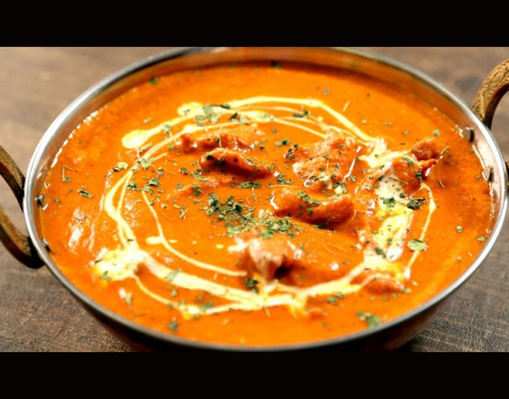 মুম্বইয়ের গ্র্যান্ড রিসেপশনে থাকবে বিশ্বের সেরা কিছু পদ। স্পেশাল বাটার চিকেন ছাড়াও ভারতের বিভিন্ন প্রদেশের রান্না, মোঘলাই, চাইনিজ, কন্টিনেন্টাল-সহ আরও অসংখ্য পদ থাকছে। বিয়ের থিমের সঙ্গে মিলিয়ে মেনু থাকবে এই রিসেপশনে।