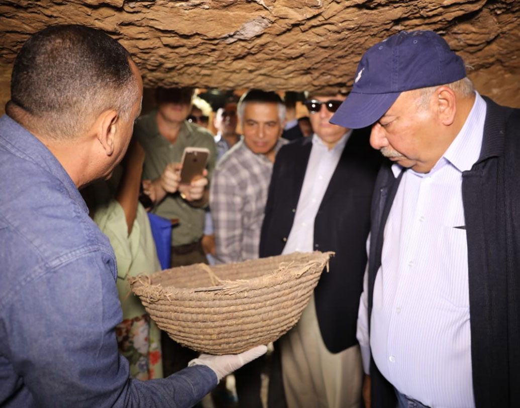 কায়রোর দক্ষিণে সাকারায় গত ছয় মাস ধরেই কিং উসেরকাফ ফারাওয়ের পিরামিড চত্বরে এগুলি পাওয়া গিয়েছে।