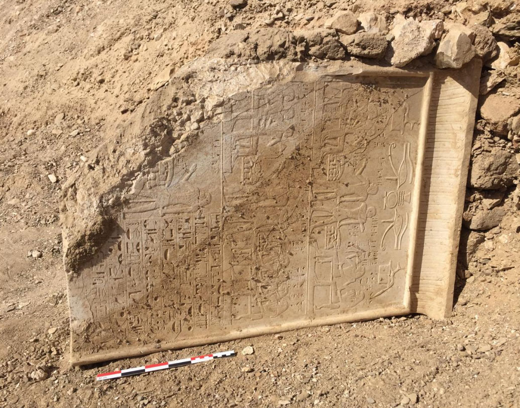 স্ক্যারাবের রক্ষাকবজ মিশরীয়দের জন্য অত্যন্ত গুরুত্বপূর্ণ ছিল। তবে তা পরকালের জন্য। ফারাওদের মমির সঙ্গে দেওয়া স্ক্যারাব আকৃতির পোশাক, মাদুলি কিংবা সমাধির গায়ে খোদাই করে রাখা ছবিই তার প্রমাণ বলে দাবি বিশেষজ্ঞদের।