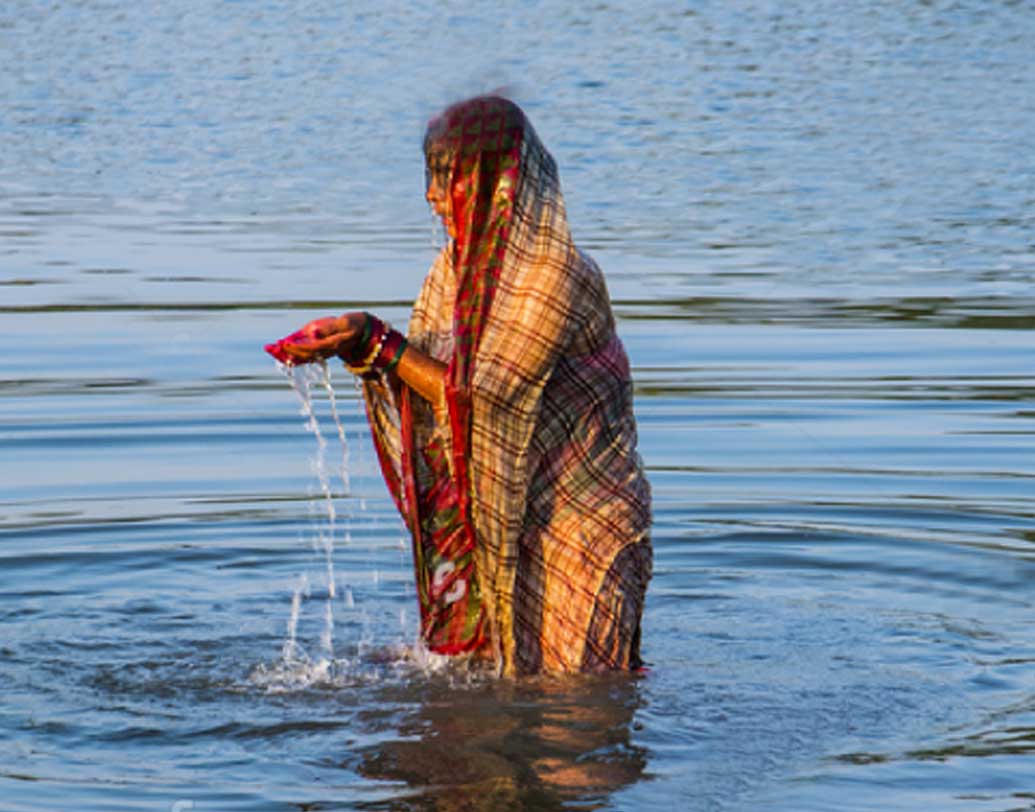 বিহার: এ রাজ্যের সরকারি কর্মচারীরা ছটপুজোয় দু’দিন ছুটি পান। এ বছর মোট ছুটির সংখ্যা ছিল ৩৬ দিন। তার মধ্যে মাত্র দু’টি রবিবার। এই রাজ্যে এ বার দুর্গাপুজোতেও ছুটি ছিল। ২০১৯-এ সরকারি কর্মীরা ২১টি ছুটি পাবেন বলে ঘোষণা করা হয়েছে।