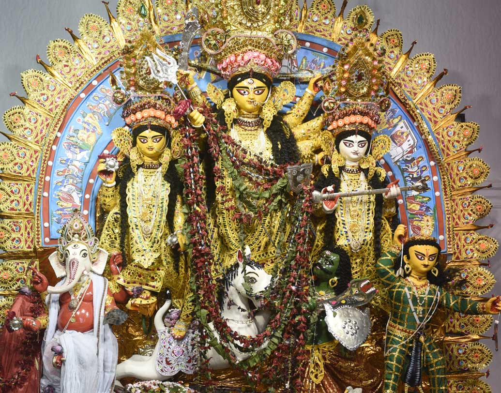 পশ্চিমবঙ্গ: অনেক রাজ্যকেই ছুটির নিরিখে পিছনে ফেলে দিয়েছে পশ্চিমবঙ্গ। এ বছরের যা হিসাব, তাতে এখনও পর্যন্ত সরকারি কর্মচারীরা ৪০ দিন ছুটি পাচ্ছেন। এর মধ্যে অবশ্য রবিবারগুলো ধরা নেই। সরকারি সূত্রে জানা গিয়েছে, আগামী বছর অর্থাৎ ২০১৯-এ ৪২ দিন ছুটি পাবেন রাজ্য সরকারি কর্মাচারীরা।