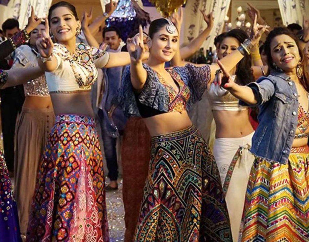 শুধু উপস্থিত থাকাই নয়, বিয়েতে নবদম্পতিকে শুভেচ্ছা জানানো থেকে শুরু করে কব্জি ডুবিয়ে খেয়ে আসা আর সেই ছবি সোশ্যাল সাইটে আপলোড করাও বাদ দেননি তাঁরা।  বলিউডি স্বভাবে যা একেবারেই ‘রেয়ার’! তীব্র মনোমালিন্য, বা ভুল বোঝাবুঝি সরিয়ে কোন কোন বলি সেলেব তাঁদের প্রাক্তনদের বিয়েতে হাজির ছিল জানেন?