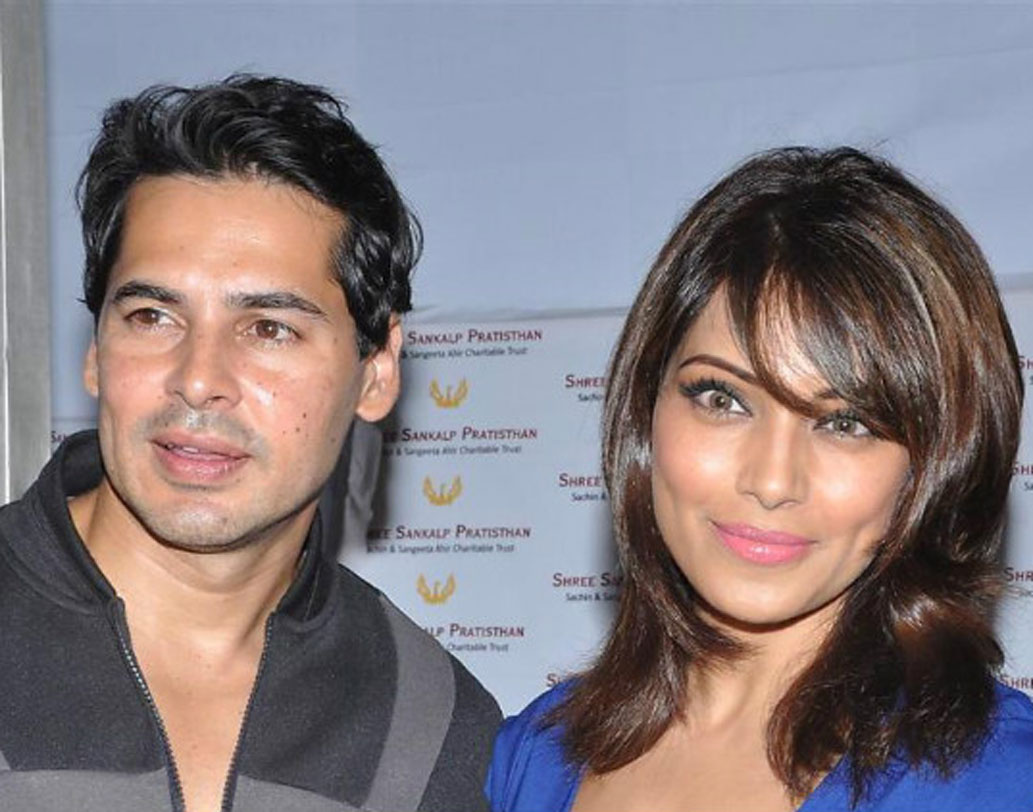 ‘রাজ’ ছবির সেই বিখ্যাত জুটির কথা মনে আছে? ঠিক ধরেছেন দিনো মরিয়া আর বিপাশা বসু! ১৯৯৬ থেকে ২০০২— পাক্কা আট বছর একটা জোরদার সম্পর্ক ছিল তাঁদের মধ্যে। অন্যতম সুখী জুটি হিসেবেই ভাবা হত তাঁদের। তবে সেই সুখ চিরস্থায়ী হয়নি। তা সত্ত্বেও পুরনো হ্যাং আউট ঝেড়ে ফেলে বিপাশার বিয়েতে আসেন দিনো।