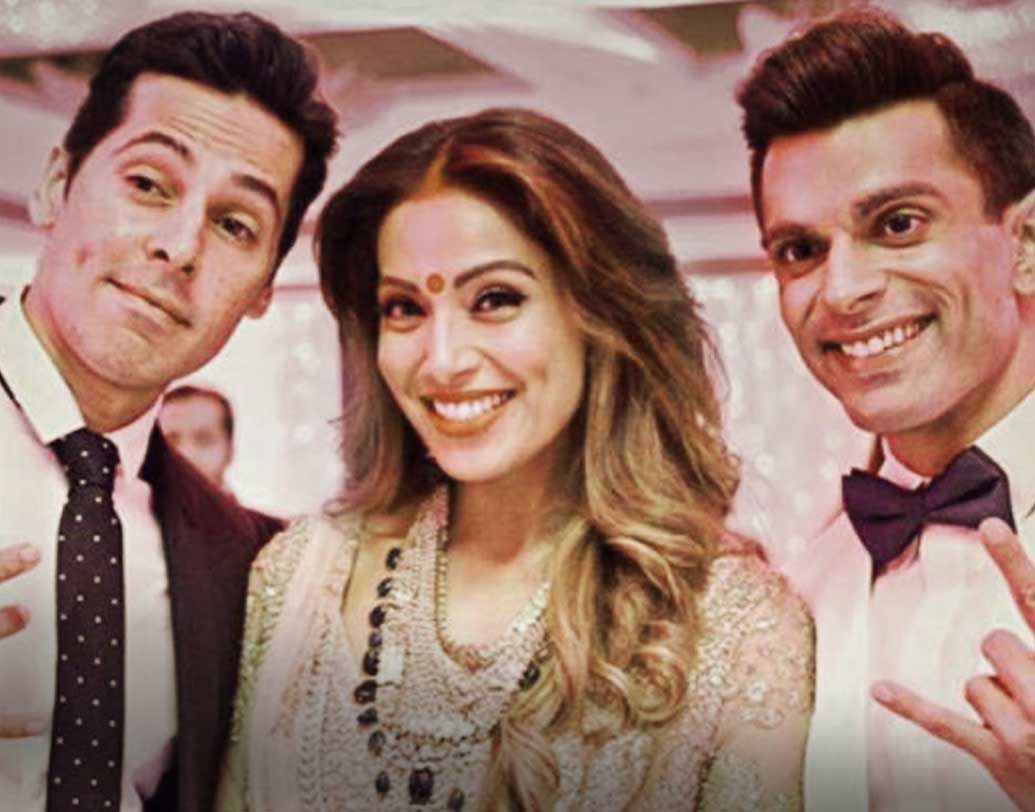 বিয়েতে কেবল উপস্থিত ছিলেন এমনই নয়, চুটিয়ে মজাও করেছেন দিনো। বিপাশা ও কর্ণ সিংহ গ্রোভারের সঙ্গে জমিয়ে ছবি তুলে তা ইনস্টাগ্রামে পোস্ট করে তাঁদের নতুন জীবনের জন্য শুভ কামনাও জানান।