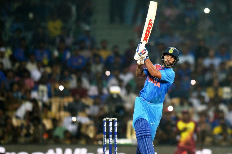 ধওয়ন যদি অস্ট্রেলিয়ার বিরুদ্ধে প্রথম একদিনের ম্যাচেই ৫০০০ রানে পৌঁছন, তবে হবেন বিশ্বের চতুর্থ দ্রুততম ক্রিকেটার। ১১৪ ইনিংসে পাঁচ হাজার রানে পৌঁছনো বিরাট কোহালি হলেন ভারতের দ্রুততম। শিখর সেক্ষেত্রে নেবেন ১১৫ ইনিংস। হবেন দ্বিতীয় দ্রুততম ভারতীয় ব্যাটসম্যান।