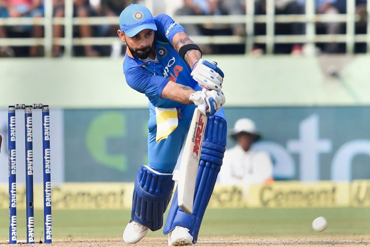 এই মুহূর্তে বিরাট কোহালির মোট আন্তর্জাতিক রান হল ১৮৬৬৫। ২০০০০ রানে পৌঁছতে তাঁর দরকার আর ১৩৩৫ রান। চলতি বছরে অস্ট্রেলিয়ায় তিনটি টি-টোয়েন্টি ও তিন টেস্ট খেলবে ভারত। পরের বছরও রয়েছে টানা আন্তর্জাতিক ক্রিকেট। ফলে, কোহালির ব্যাটে কুড়ি হাজার আন্তর্জাতিক রানের আশা করাই যায়।