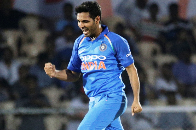 ১০০ ওয়ানডে উইকেটের থেকে মাত্র এক উইকেটের দূরত্বে রয়েছেন ভুবনেশ্বর কুমার। ৯৫ একদিনের ম্যাচে ৩৮.২২ গড়ে তিনি নিয়েছেন ৯৯ উইকেট। যদি শামির আগে ভুবি একশো উইকেট নিয়ে ফেলেন, তবে ১৯তম ভারতীয় হিসেবে এই কৃতিত্বের ভাগীদার হবেন। আর সেই সম্ভাবনাই বেশি।