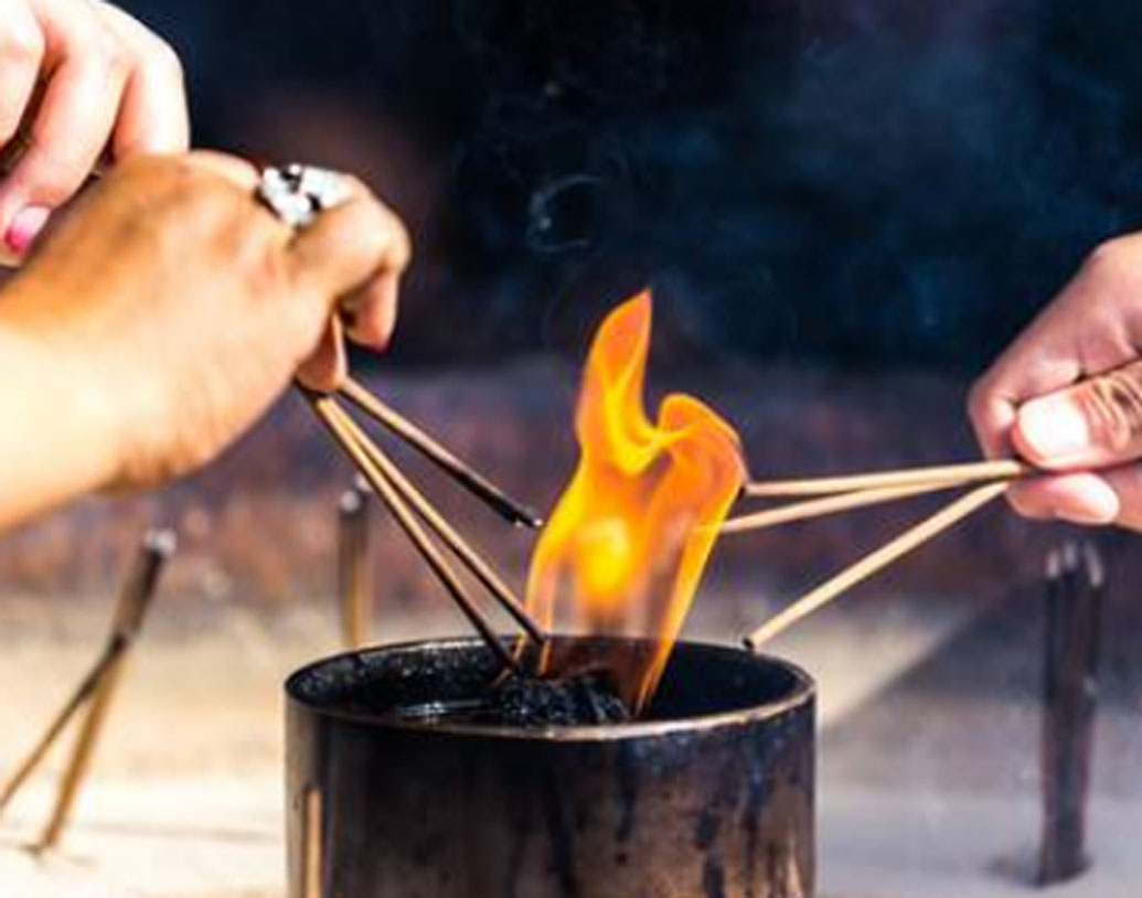 সমীক্ষা বলছে, শুধু ক্ষুদ্রাতিক্ষুদ্র কণাই নয়, ধূপকাঠিতে যে সুগন্ধী ব্যবহার করা হচ্ছে, তা-ও যথেষ্ট ক্ষতিকারক।