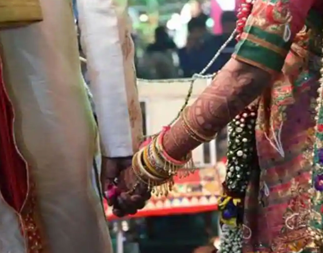 গ্রামে প্রায় ৬০০ মানুষের বাস। গ্রামটি মূলত মুসলিম প্রভাবিত। রয়েছে কম বেশি ৭০টি পরিবার।