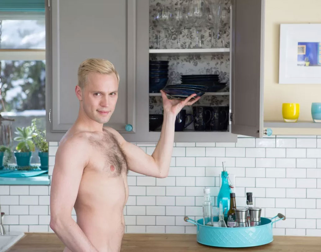 কর্মীদের লক্ষ্য করতেও পারবেন এই পরিষেবার গ্রাহকরা। কিন্তু কখনওই স্পর্শ করতে পারবেন না। চাকরির শর্তও এমনটাই। এক সঙ্গে দু’জন সাফাইকর্মীকে নিয়োগ করা যাবে একই বাড়িতে।